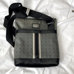 Salvatore Ferragamo Authentic UNISEX Signature Logo Crossbody Bag. MA101